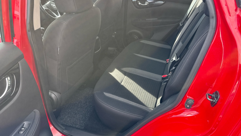 Nissan Qashqai 1.3 DiG-T Acenta Premium 5dr Petrol Hatchback